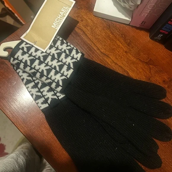 Michael Kors Black and White Casual Socks - Picture 2 of 2